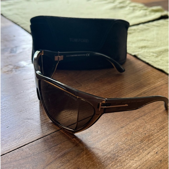 TOM FORD womens sunglasses with case. main image 4